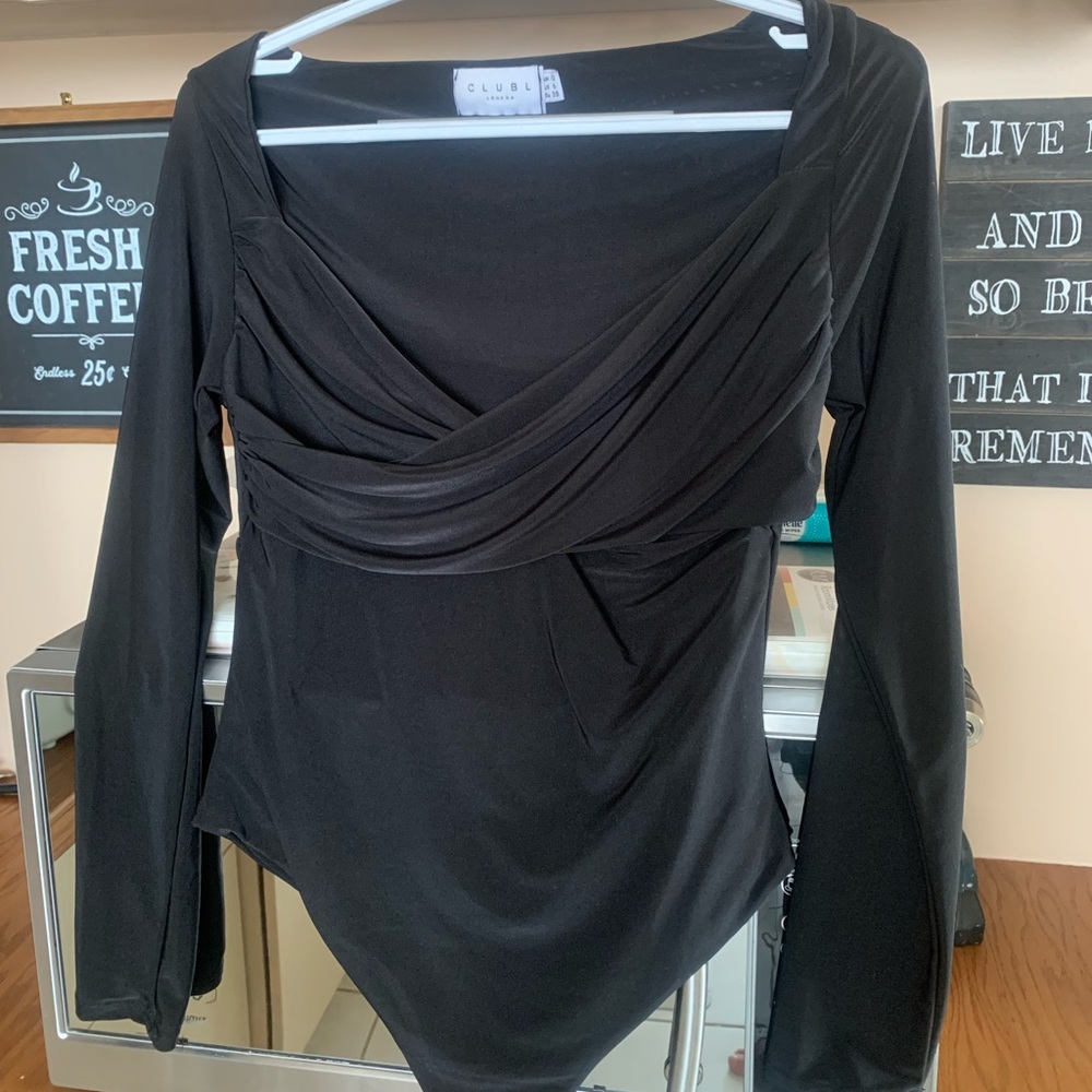 Club London US Size 6 body hugging tucked in top